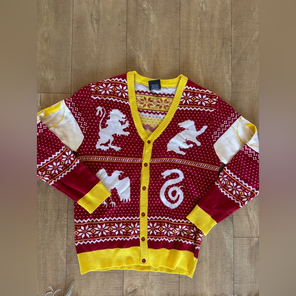 Wizarding World of Harry Potter Hogwarts Sweater - Medium